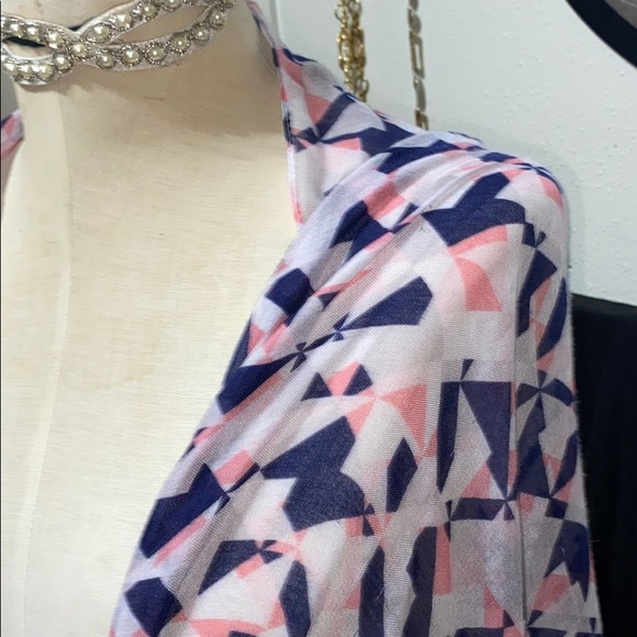 Versatile scarf/wrap - Picture 3 of 5